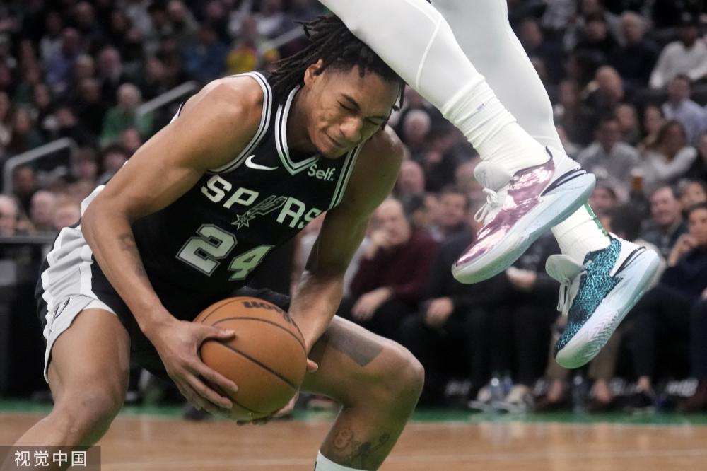 成为众人瞩 成为众人瞩